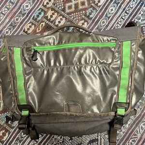 Patagonia black hole messenger bag